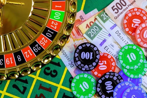 Live dealer at Andar Bahar table on luxury88 login
